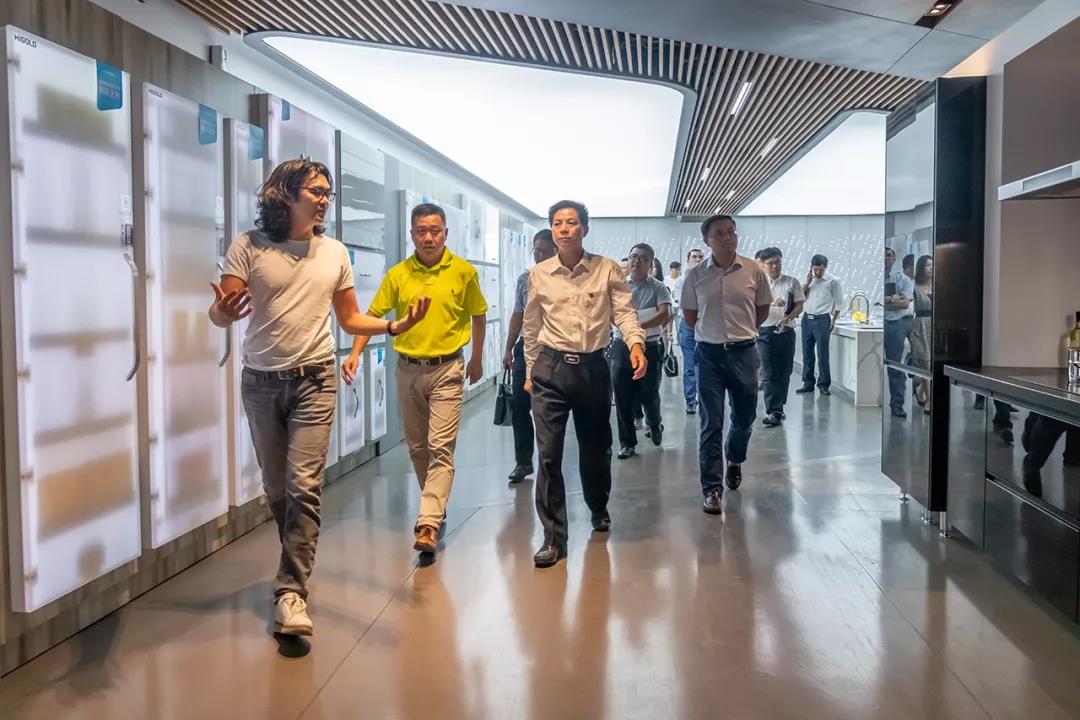 支持企业做大做强  顺德区长彭聪恩等领导到mg冰球突破十大平台集团调研指导