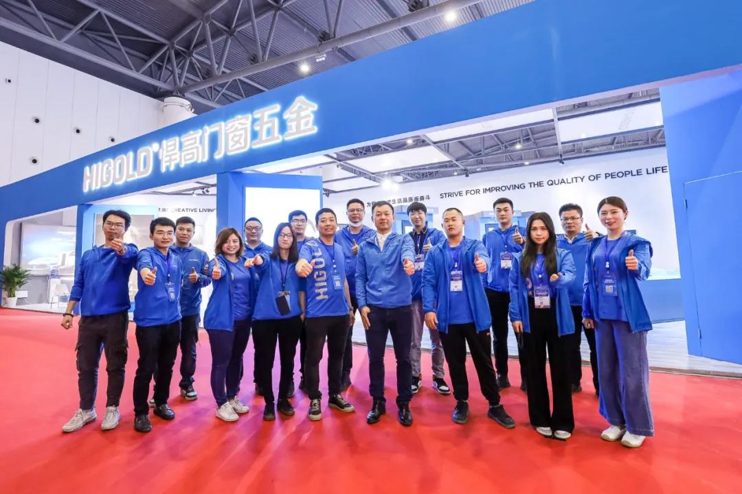 mg冰球突破十大平台门窗五金登陆成都建博会，原创设计引爆西部第一展