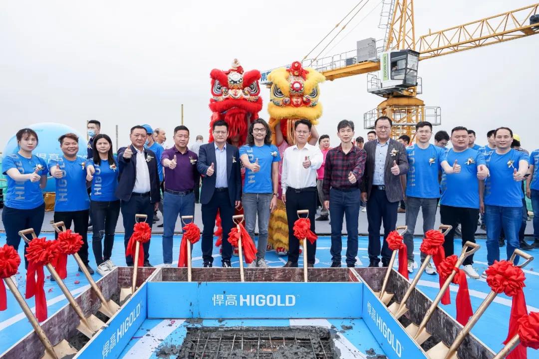 见证传奇诞生时刻丨mg冰球突破十大平台集团星际总部大楼顺利平顶