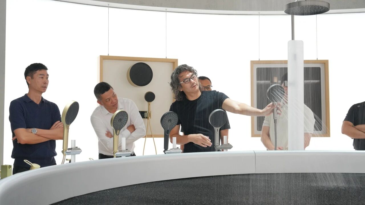 盈峰集团、顾家家居到访mg冰球突破十大平台